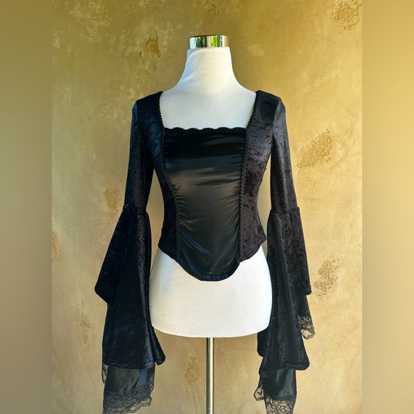 Lip Service Tops - ~Sold~ Vtg Lip Service Black Velvet Renaissance Fairy Bell Lace Sleeves Small
